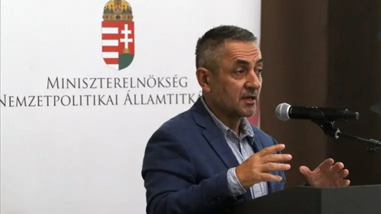 Potápi Árpád János, a Miniszterelnökség nemzetpolitikáért felelős államtitkára beszédet mond a VIII. Kárpát-medencei Magyar Vállalkozók Találkozójának megnyitóján Mezőkövesden 2023. június 15-én. MTI/Vajda János