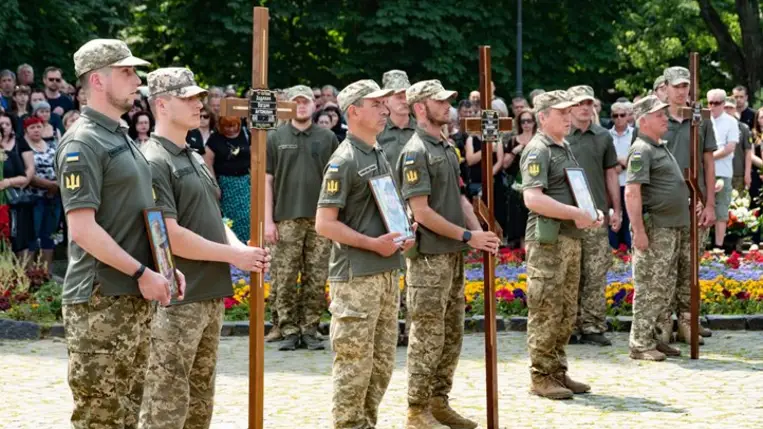 Egyszerre három katonától vettek végső búcsút Ungváron. Fotó: Ungvári Városi Tanács