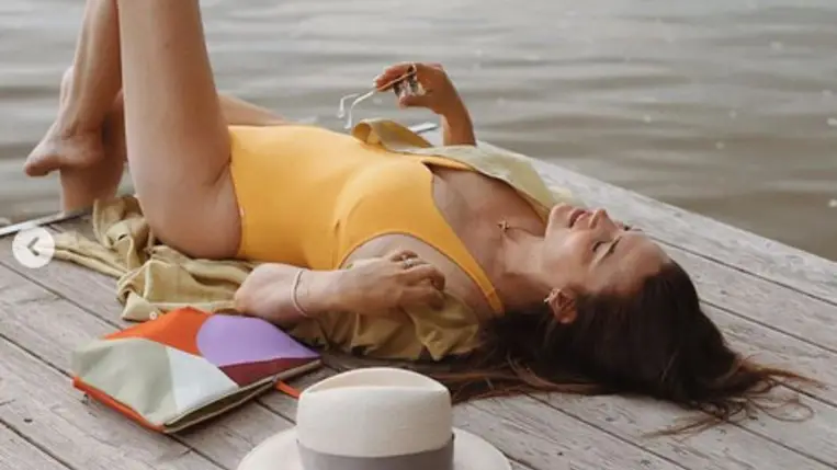 Debreczeni Zita fürdőruhában: 3 hónappal a szülés után nem vágyik kockás hasra