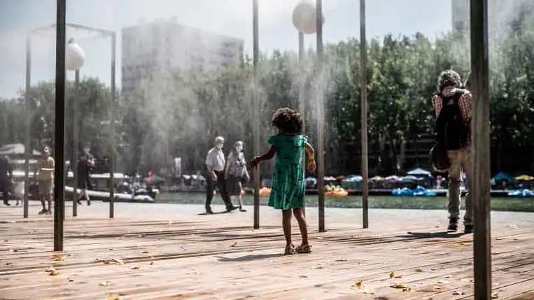 Hogyan vehetjük észre a napszúrás és a hőguta tüneteit és mi a teendő baj esetén