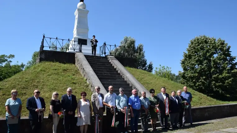  Megemlékezés a turulmadaras emlékműnél - Hit, bölcsesség, áldozatvállalás. Fotó: Kovács Elemér