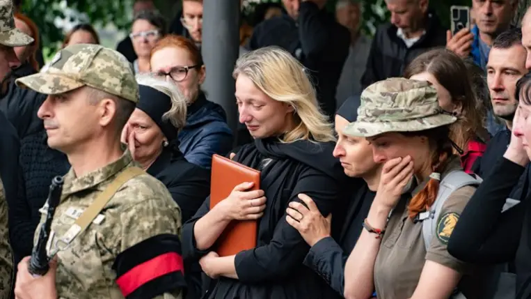 Ungváron végső búcsút vettek Andrij Vovcsenko hadnagytól. Fotó: Ungvári Városi Tanács