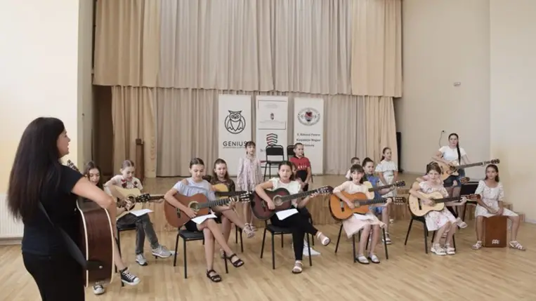 Gitár-, ének- és verstábor Gejőcön - Közösségépítés, megmaradáserősítés. Fotó: Kovács Erzsébet