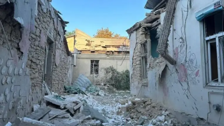 Halálos áldozata is van egy herszoni kórházat ért orosz csapásnak. Fotó: t.me/pgo_gov_ua