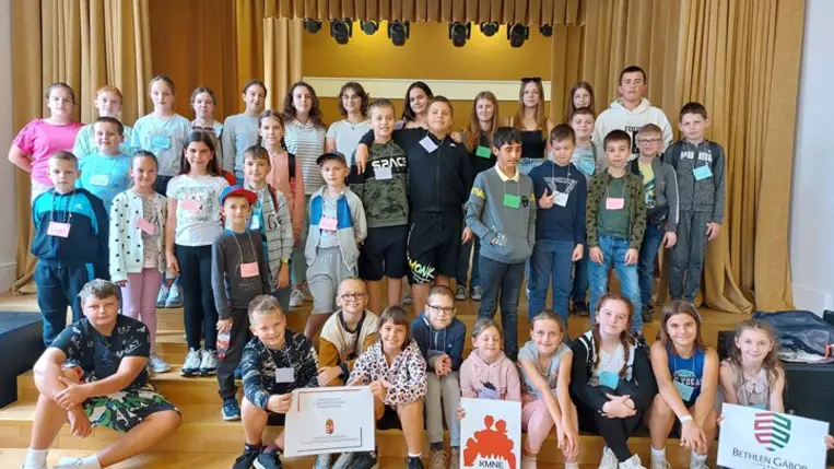 Angoltábor a KMNE szervezésében - Tartalmas időtöltés, játékos tanulás 