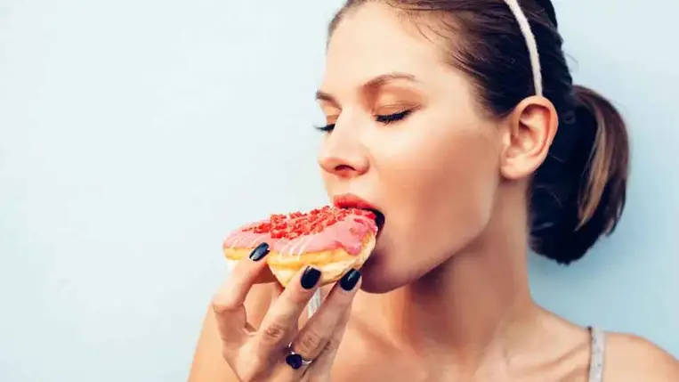  Puffaszt és görcsöltet: 7 étel, amit NE egyél, ha éppen havid van 