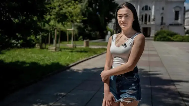 Egy kárpátaljai lány 30 milliót nyert, a pénzt a hadseregnek adta. Fotó: 24tv.ua