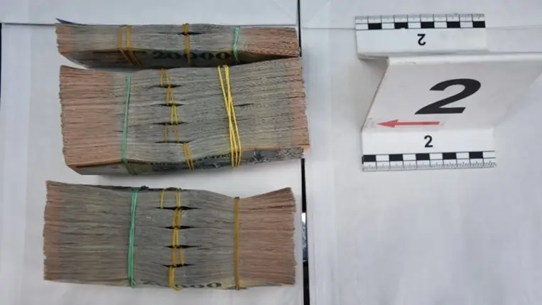 Buszsofőrrel szállíttatták a pénzt az illegális valutaváltók. Fotó: police.hu