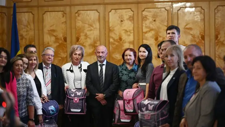 Magyarország iskolatáskákkal támogatja az ukrán gyerekeket. Fotó: Magyarország Főkonzulátusa Ungvár