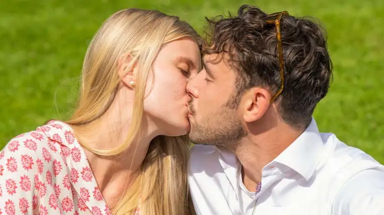 Megfejtették, mi a titka a jó csókolózásnak