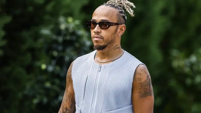 Hamilton megint a saját csapatát kritizálta