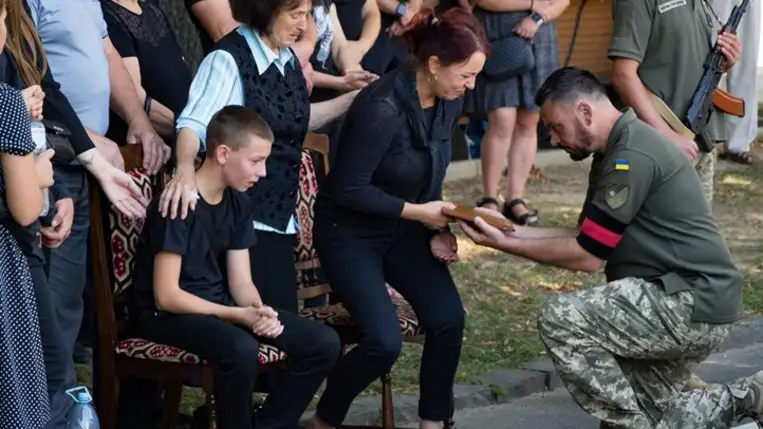 Ungváron utolsó útjára kísérték a 43 éves Olekszandr Lahita védőt. Fotó: Ungvári Városi Tanács