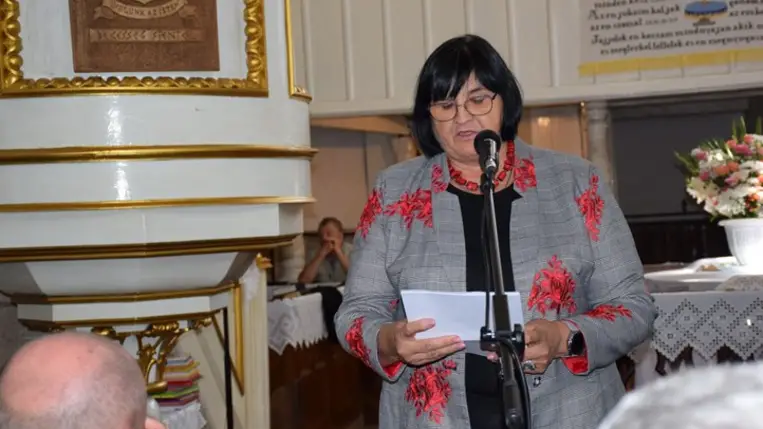 Orosz Ildikó, a Kárpátaljai Magyar Pedagógusszövetség (KMPSZ) elnöke Visken, a megye magyar iskoláinak tanévnyitó ünnepségén. Fotó: Kárpátinfo/Kovács Erzsébet