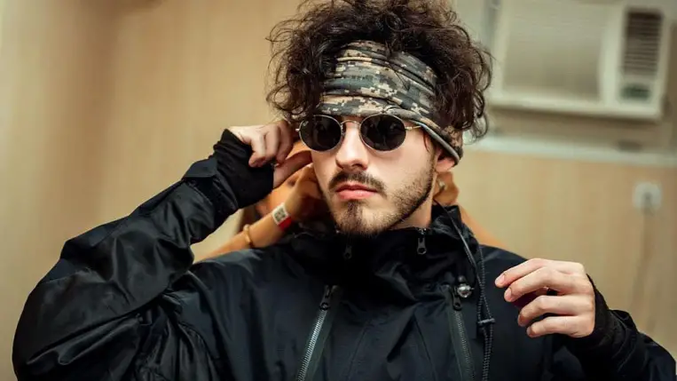 Nagyon gyanús dolog történik Azahriah koncertjegyeivel