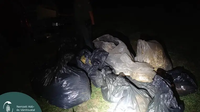 Több száz kilogramm dohányt foglalt le Szabolcsban a NAV. Fotó: NAV