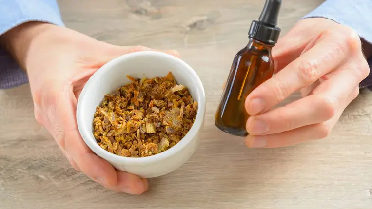 Az egyik legjobb természetes antibiotikum ez a ragacsos anyag: így fogyaszd, hogy igazán hasson