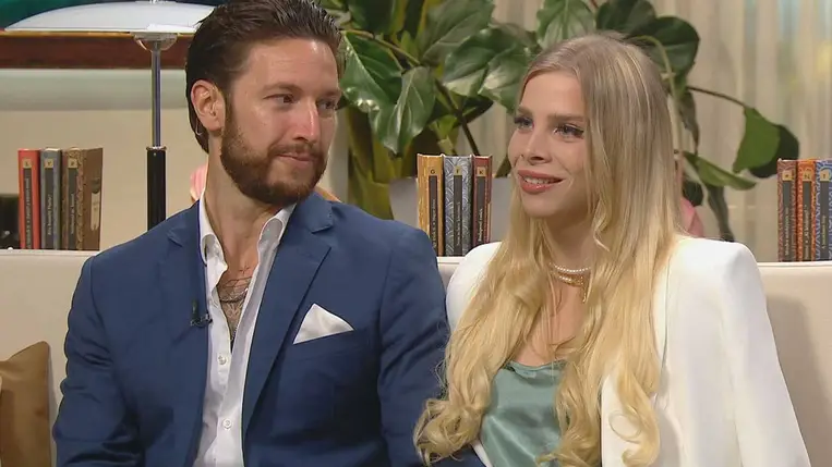 Apa lesz Shane Tusup: címlapfotóval jelentették be, hogy menyasszonya babát vár