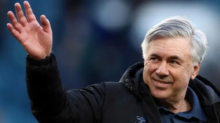 Váratlan döntést hozott a Real Madrid az edzője sorsáról