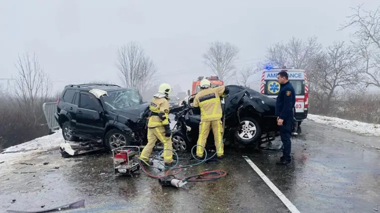 A Beregszászi járásban található Bene és Újlak közötti úton történt közlekedési balesetben egy személy életét vesztette, egy másik pedig megsérült. Fotó: Facebook