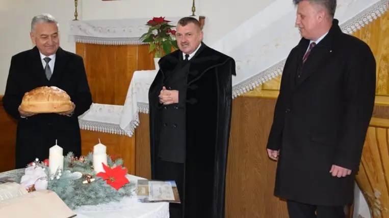 Magyarok kenyere – 15 millió búzaszem. Emléklapok átadása Verbőcön. Fotó: Kárpátinfo/Kovács Elemér