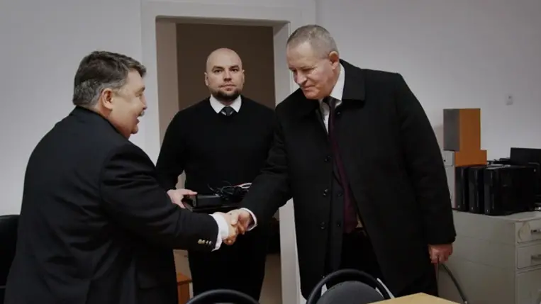 Újabb segítség Magyarországról - Laptopokkal gazdagodott a Técsői Református Líceum