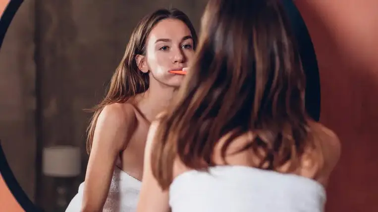 Ezért ne öblítsd le soha egyből a fogkrémet vízzel 