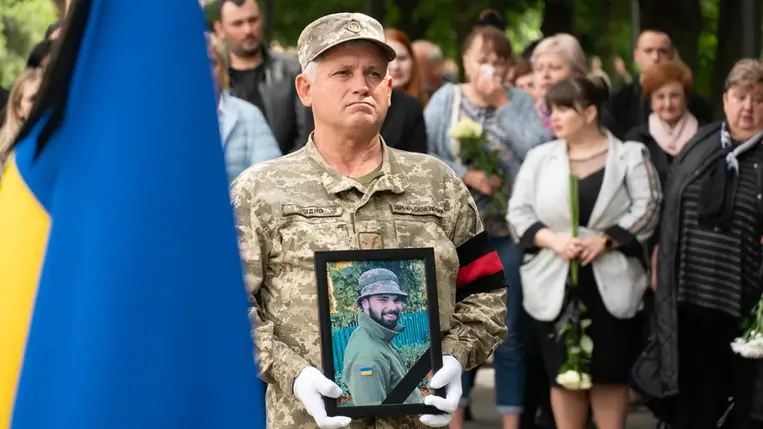 Ungváron végső búcsút vettek a 25 éves Jevhen Belkin honvédtől. Fotó: Ungvári Városi Tanács