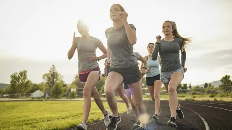 Sportoló fiatalok ( Illusztráció )