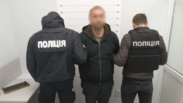 Több mint 10 ezer dollárt csalt ki a férj fogságból való kiszabadításáért Kárpátalján. Fotó: Nemzeti Rendőrség