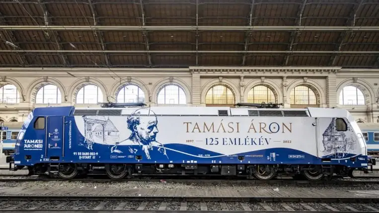 Elindult a Székely gyors és a Csíksomlyó expressz Erdélybe