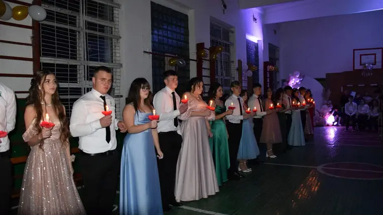 Szalagavató Bátyúban - Szétszórt gyöngyszemek. Fotó: Kárpátinfó/ Kovács Erzsébet