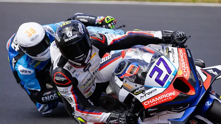 Kovács Bálint kiköszörülné a tavalyi csorbát, Görbe Soma célkeresztjében már a bajnoki cím. Fotó: Racing Passion Photography - Damon Teerink