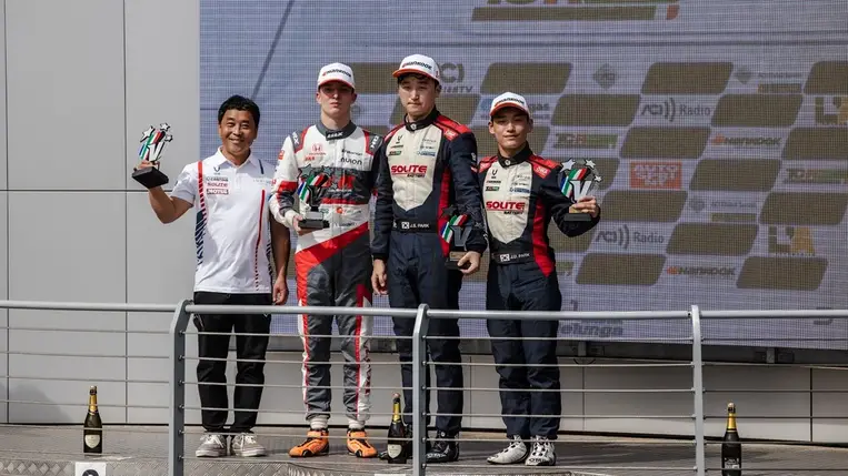 Az olasz bajnokságban is futamot nyert a túraautós Losonczy Levente. Fotó: AL Motorsport Photography