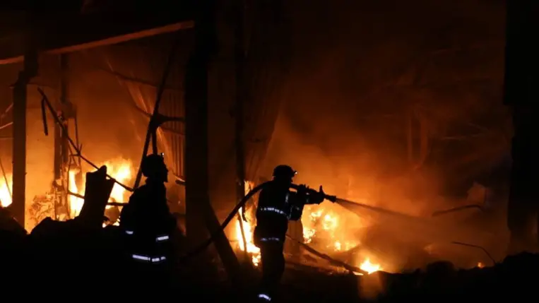 Az oroszok csapást mértek Kupjanszkra: egy ember életét vesztette, az összedőlt házak alatt embereket keresnek