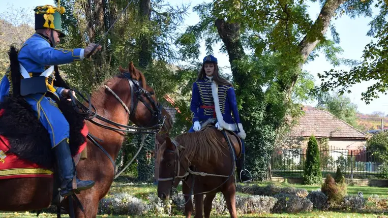 Interaktív huszár lovasbemutató a Perényi Kultúrkúriában - Lóra, ifjú magyar! Fotó: Kárpátinfó/ Kovács Elemér