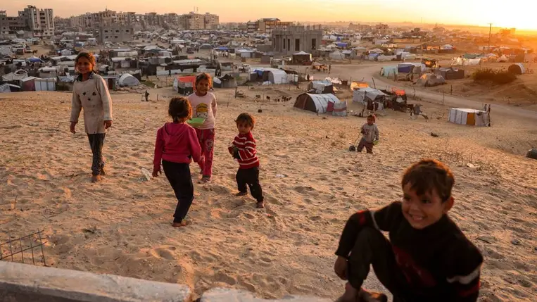 Gyerekek játszanak a Gázai Övezetben. Fotó: AFP Forrás: AFP