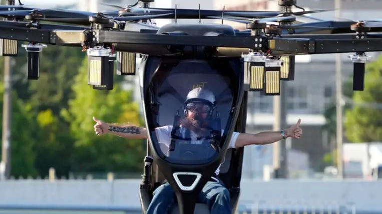 Repülő „autót” mutattak be Tokióban. Fotó: EPA/Franck Robichon