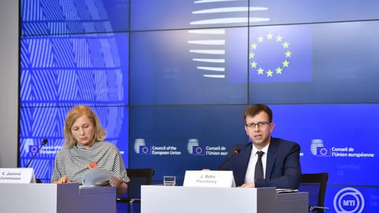  Bóka János európai uniós ügyekért felelős miniszter és Vera Jourová értékekért és átláthatóságért felelős uniós biztos az Általános Ügyek Tanácsának ülése után tartott sajtótájékoztatón Luxembourgban 2024. október 15-én. MTI/Bodnár Boglárka