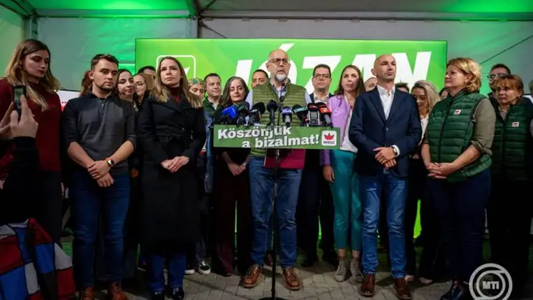 Kelemen Hunor, a Romániai Magyar Demokrata Szövetség (RMDSZ) elnöke nyilatkozik a sajtónak a romániai parlamenti választások eredményváróján Kolozsváron. MTI/MTI Fotószerkesztőség/Kiss Gábor