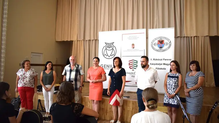 Az V. Gitár-, ének- és verstábor megnyitója Kisgejőcön