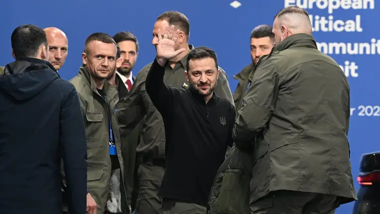  Volodimir Zelenszkij ukrán elnök sajtótájékoztatója után, amelyet az Európai Politikai Közösség (EPC) budapesti tanácskozása után tartott a Puskás Arénában. (Fotó: MTI/Koszticsák Szilárd)