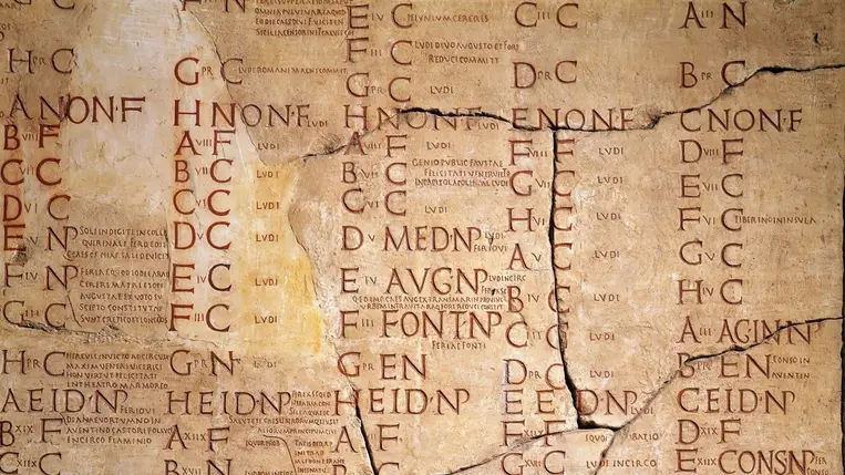  Részlet egy ókori római ünnepi naptárból (Fotó: DEA / A. DAGLI ORTI/De Agostini via Getty Images)