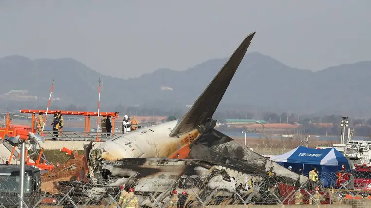 Repülőgép-szerencsétlenség Dél-Koreában – A fedélzetén 181 emberrel leszállás közben szenvedett balesetet egy utasszállító