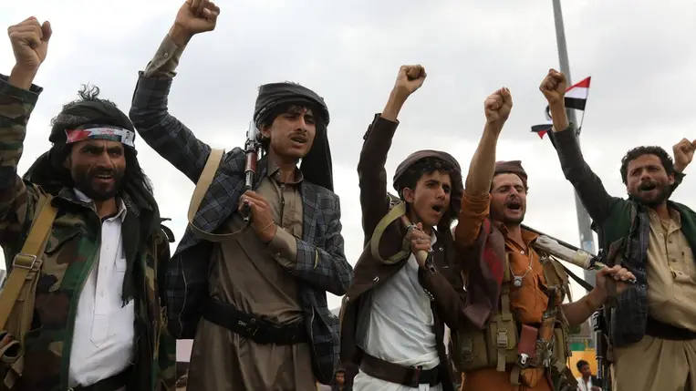 A húszi lázadók megtámadtak egy hajót Jemen partjainál