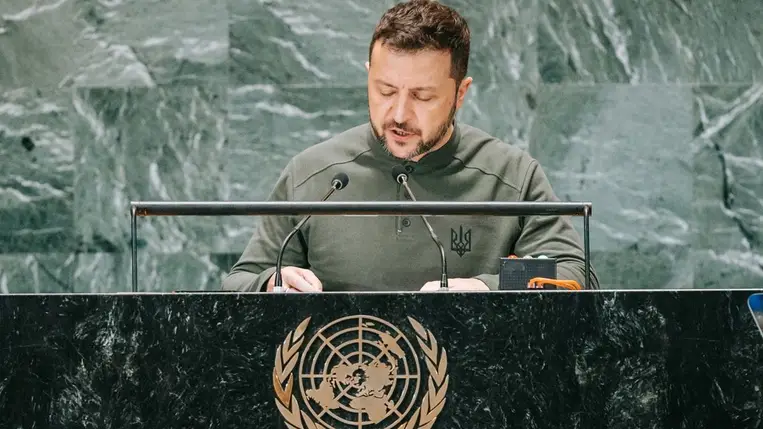  Volodimir Zelenszkij ukrán elnök felszólal az ENSZ Közgyûlésének a jövõrõl szóló csúcstalálkozóján a világszervezet New York-i székházában 2024. szeptember 23-án. (Fotó: MTI/EPA/Olga Fedorova)