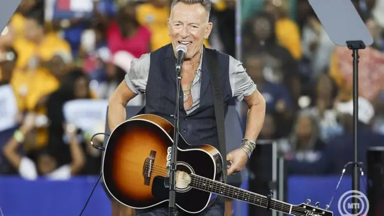 Bruce Springsteen amerikai énekes-dalszerző fellép Kamala Harris amerikai alelnöknek, a Demokrata Párt elnökjelöltjének a kampányrendezvényén a Georgia állambeli Clarkstonban 2024. október 24-én. MTI/EPA/Erik S. Lesser