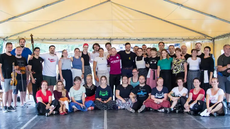 Minden Magyarok Tánctábora - Kiscsőszi táncoslábú résztvevők Bécstől Vancouverig