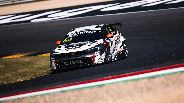 Nagyon közel volt a dobogóhoz Losonczy Levente Mugellóban. Fotó: AL Motorsport Photography