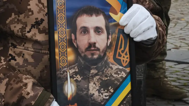 Ungváron utolsó útjára kísérték a 37 éves Dmitro Danykót. Fotó: Ungvári Városi Tanács