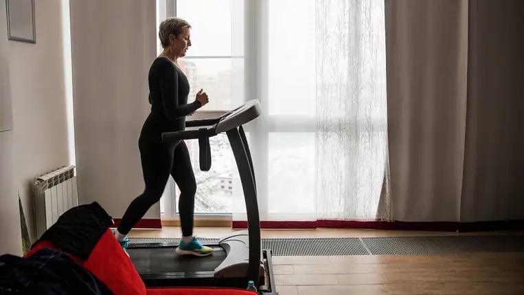 20 perces zsírégető edzés futópadra: 50 felett különösen jótékony hatása van